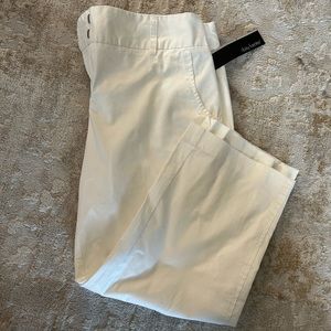 NWT!!!  daisy fuentes white capris